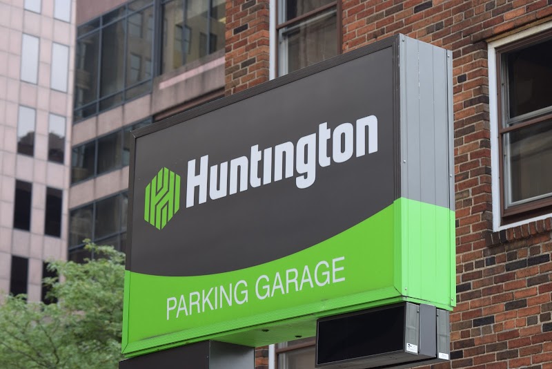 Huntington Plaza Parking Garage image 3